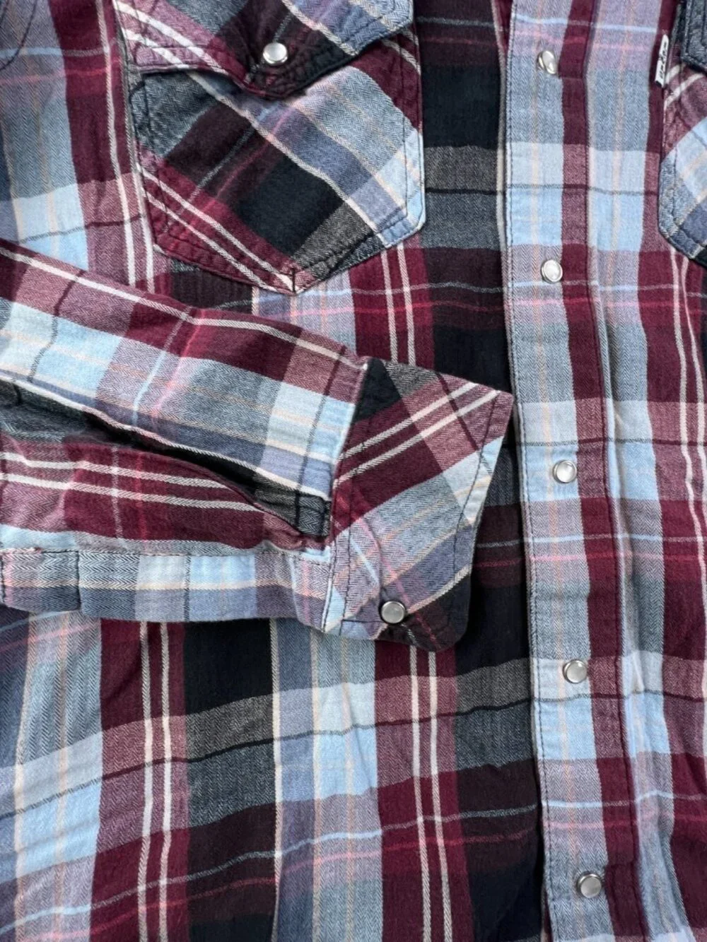 Levi’s Pearl Snap Shirt Lightweight Flannel Plaid Red Blue Small Modern Fit